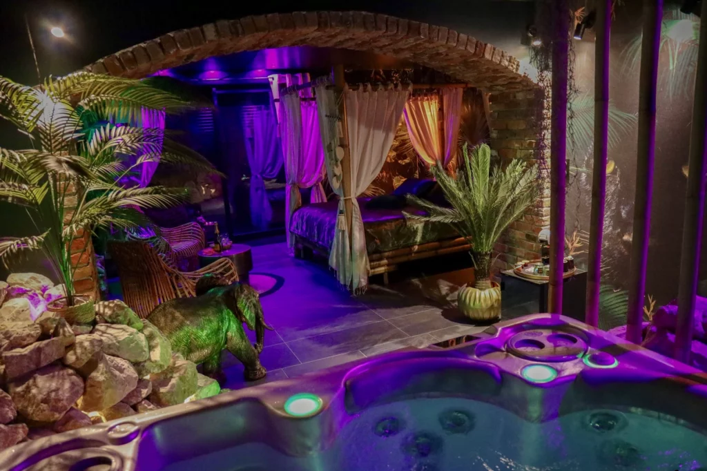 Suite Romantique Jungle pour amoureux avec Spas Privatifs Hazebrouck