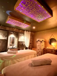 Chambre avec jacuzzi privatif Nord la terrasse des spas restaurant massage